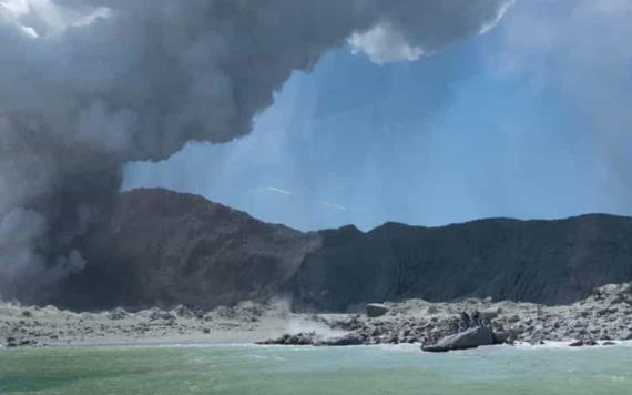 Turistas mueren tras erupción de volcán