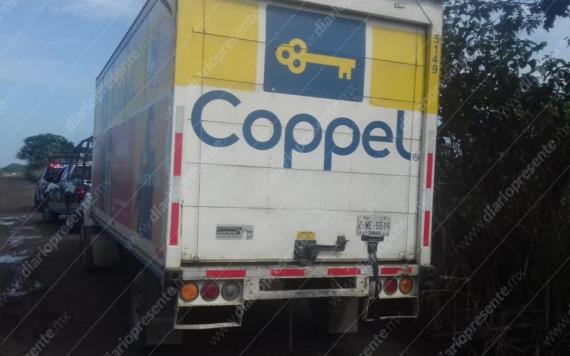 Se roban camión de Coppel en Cárdenas, estaba cargado con mercancía de la tienda