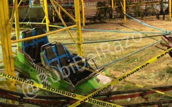 Caen padre e hija de montaña rusa en Atlixco, Puebla