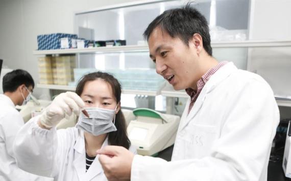 Dan 3 años de cárcel para científico chino que modificó bebés genéticamente