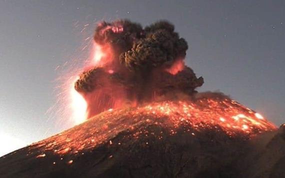Presenta el volcán Popocatépetl explosión de ceniza