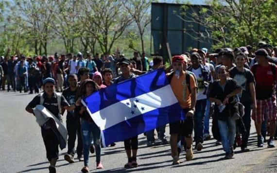 Caravana de migrantes hondureños avanza a México; ya cruzó hacia Guatemala