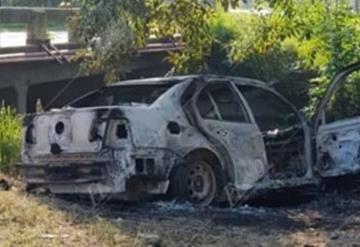 Amanece auto quemado en Comalcalco