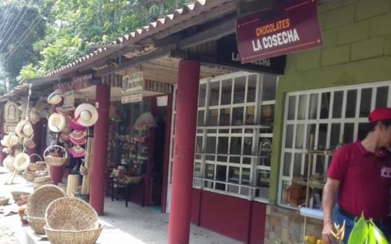 Saquean locales de corredor turístico de Jalpa de Méndez