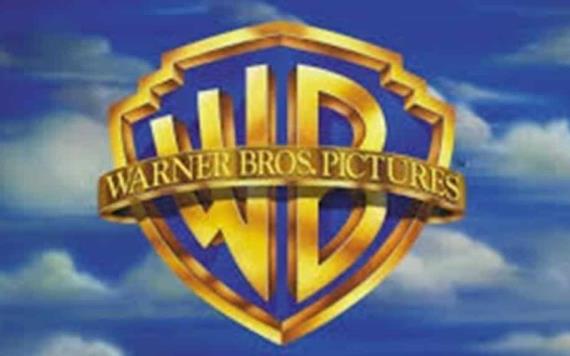 Warner Bros pierde la cabeza; insulta a través de Twitter