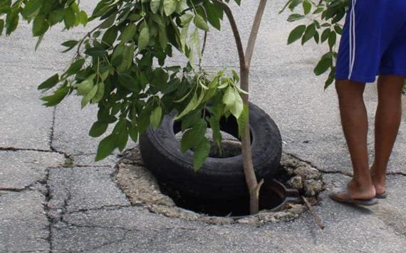 Alcantarillas sin tapas, huecos y baches en calles de la colonia Gaviotas Sur