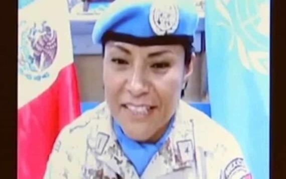 Orgullo de México en África; mujer del ejército mexicano