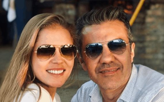 Adrián Uribe y su joven novia brasileña que lo presume en redes sociales