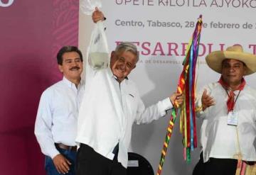 AMLO se compromete con pueblo chontal