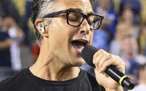 Jaime Camil cantara el himno nacional