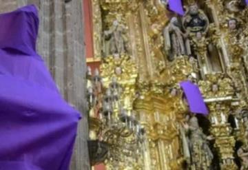 Cubren a la virgen con  mantas moradas por violencia contra mujeres