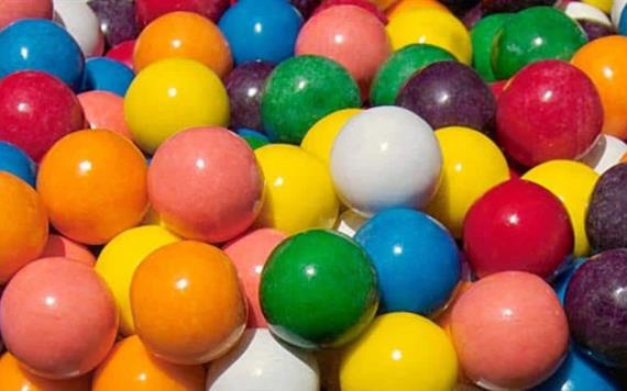 Muere niña de 8 años al atragantarse con un chicle de bola en la escuela