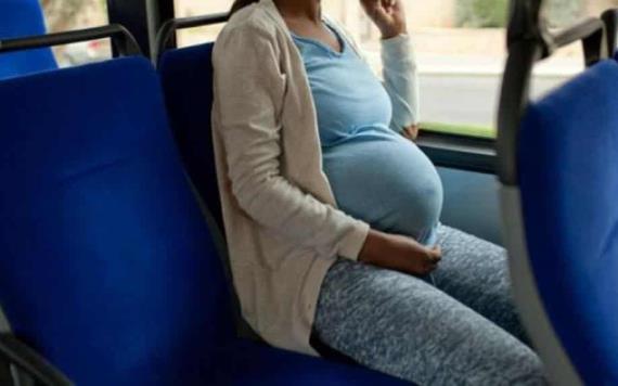 Nace bebé en transporte público