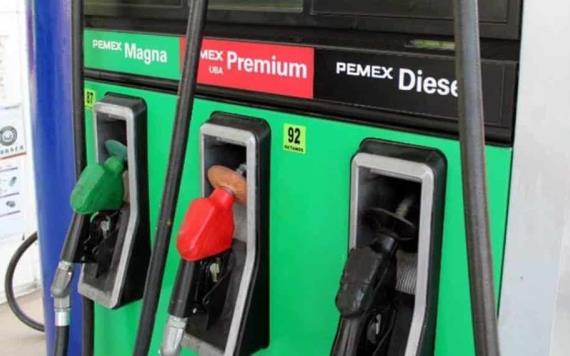 Llama AMLO  a gasolineros a que mantengan los precios de los combustibles bajos