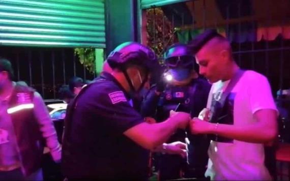 Policías cierran un bar y cancelan fiestas en Ecatepec, Estado de México