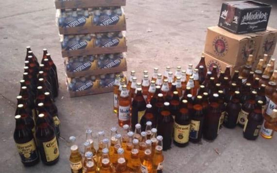 Detienen a dos hombres que transportaban cerveza en el periférico de Villahermosa