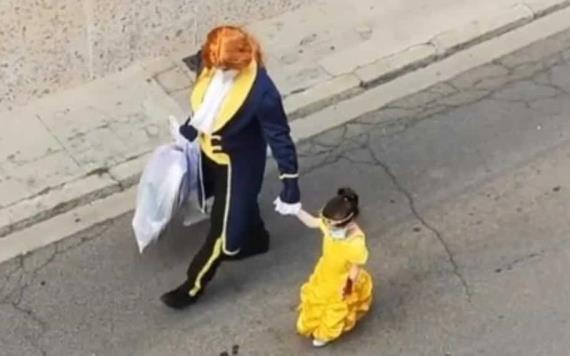 VIDEO Padre e hija se disfrazan durante cuarentena para ir a tirar la basura