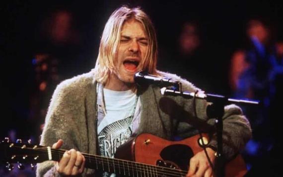 Subastarán guitarra que Kurt Cobain tocó en MTV Unplugged