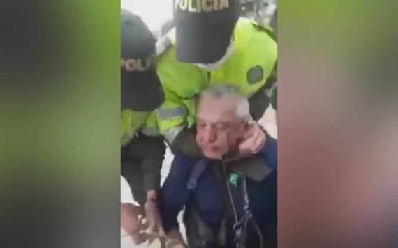 Video Policías agreden a adulto mayor por no usar cubrebocas