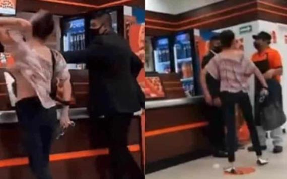 VIDEO: Mujer insulta y amenaza de muerte a empleados en una pizzeria