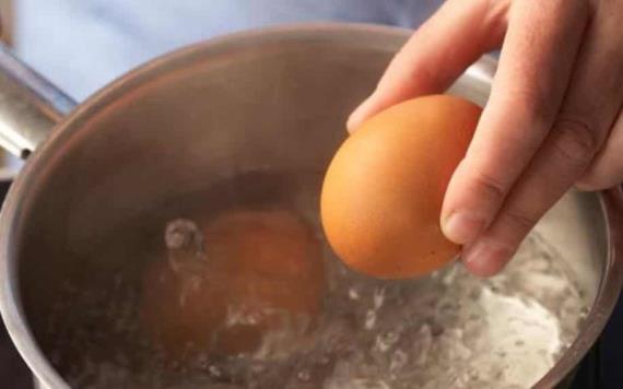 Esta es la manera correcta de hervir un huevo