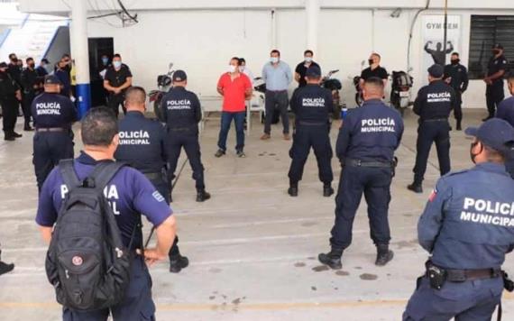 Policías de Comalcalco reciben apoyo económico para la remodelación de sus viviendas