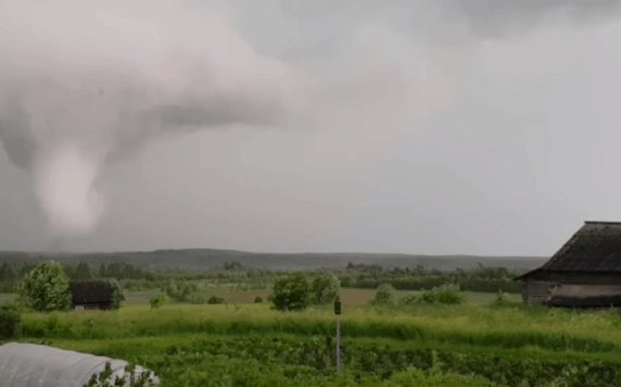 Vídeo: Captan potente tornado en zona rural de Rusia