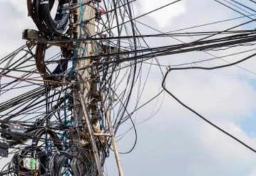 Hombre grave tras tocar accidentalmente cables de electricidad