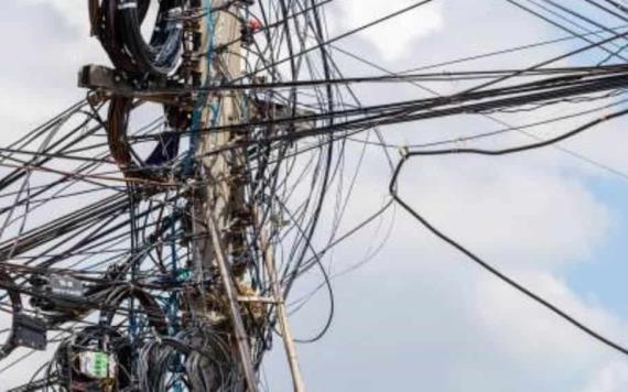 Hombre grave tras tocar accidentalmente cables de electricidad