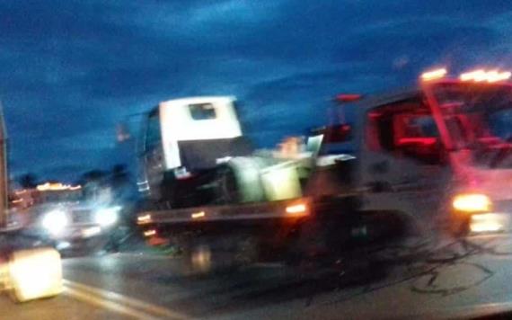Transporte de Coppel se sale en la Villahermosa-Teapa