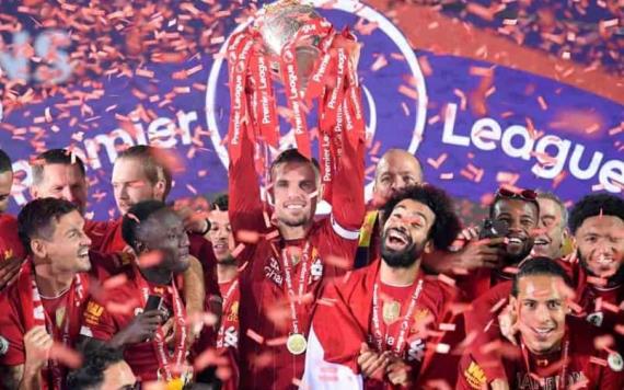 ¡Por fin! Liverpool levanta el trofeo de la Premier League