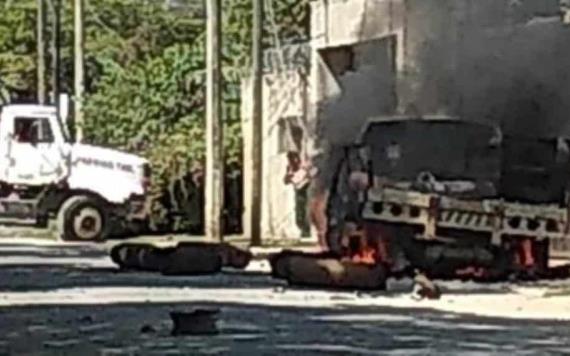 VIDEO: Arde Camioneta repartidora de Gas al explotar los tanques que repartía