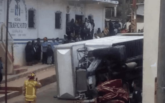 Deja 3 muertos camión del IMSS que se quedó sin frenos
