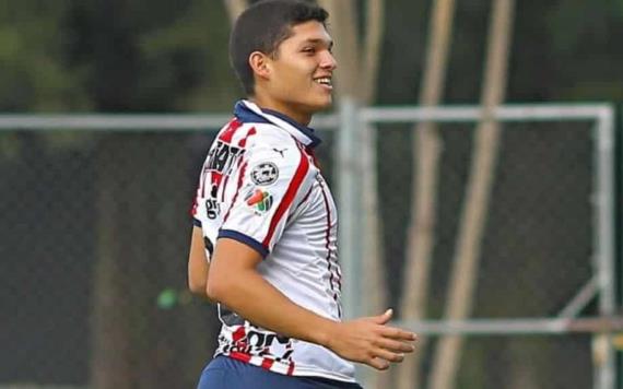 Tabasqueño debuta como delantero con  Chivas