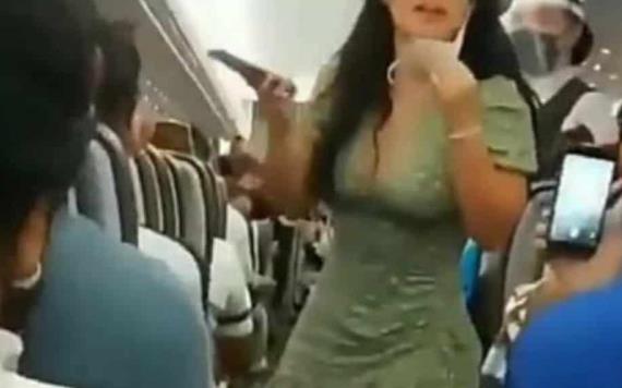 VIDEO: Surge Lady Covid tras armar show arriba de un avión