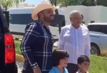 Komander es fan de AMLO y le pidió fotografía