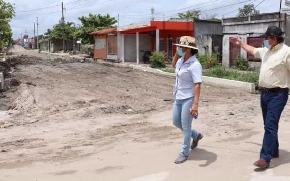 Lorena Méndez Denis supervisa pavimentación de concreto en 9 calles de ciudad Tecolutilla Comalcalco