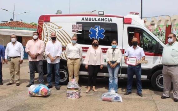 Pemex entrega ambulancia a Jalapa