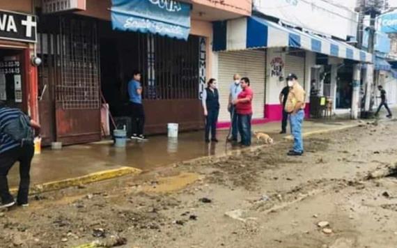 Autoridades recorren calles afectadas por las fuertes lluvias en Teapa