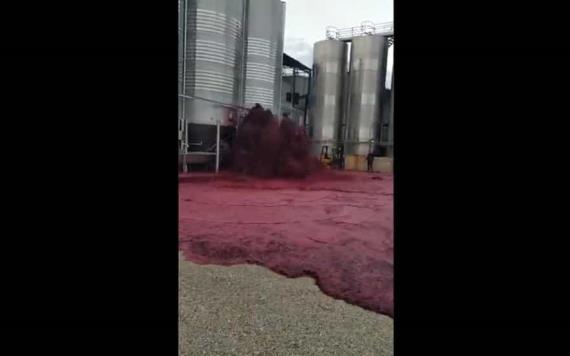 VIDEO: Revienta deposito de vino, se desperdician miles de litros