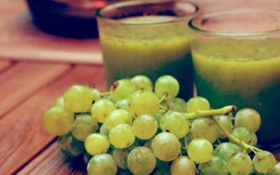 Prepara este delicioso jugo verde de uvas para adelgazar y embellecer la piel