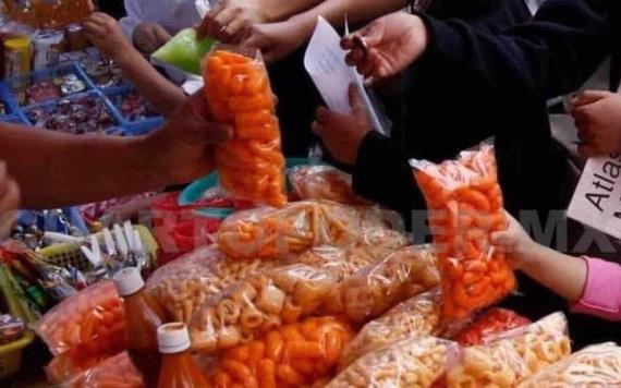 Diputados buscan eliminar alimentos chatarra de las escuelas