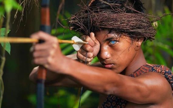 Hallan tribu de extraños ojos en Indonesia