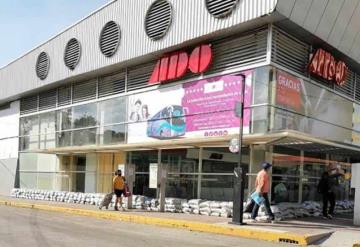 Se blindan con costales de arena