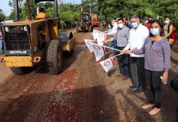 Gobierno de Comalcalco inicia pavimentación calles y caminos en comunidades de cupilco