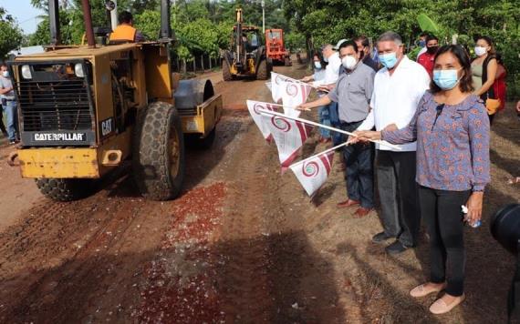 Gobierno de Comalcalco inicia pavimentación calles y caminos en comunidades de cupilco