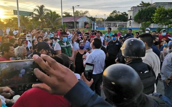 Garantizan apoyo para habitantes que cerraron la Villahermosa-Macuspana