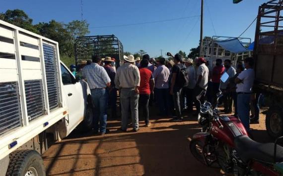 Campesinos bloquean accesos a Balancán; piden rehabilitación de caminos