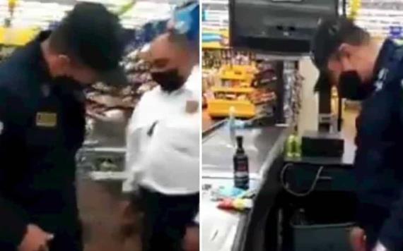 VIDEO: Descubren a policía intentando robar mercancía de un supermercado