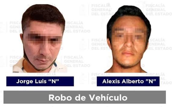 Detienen a dos presuntos responsables de robo de vehículo en Comalcalco
